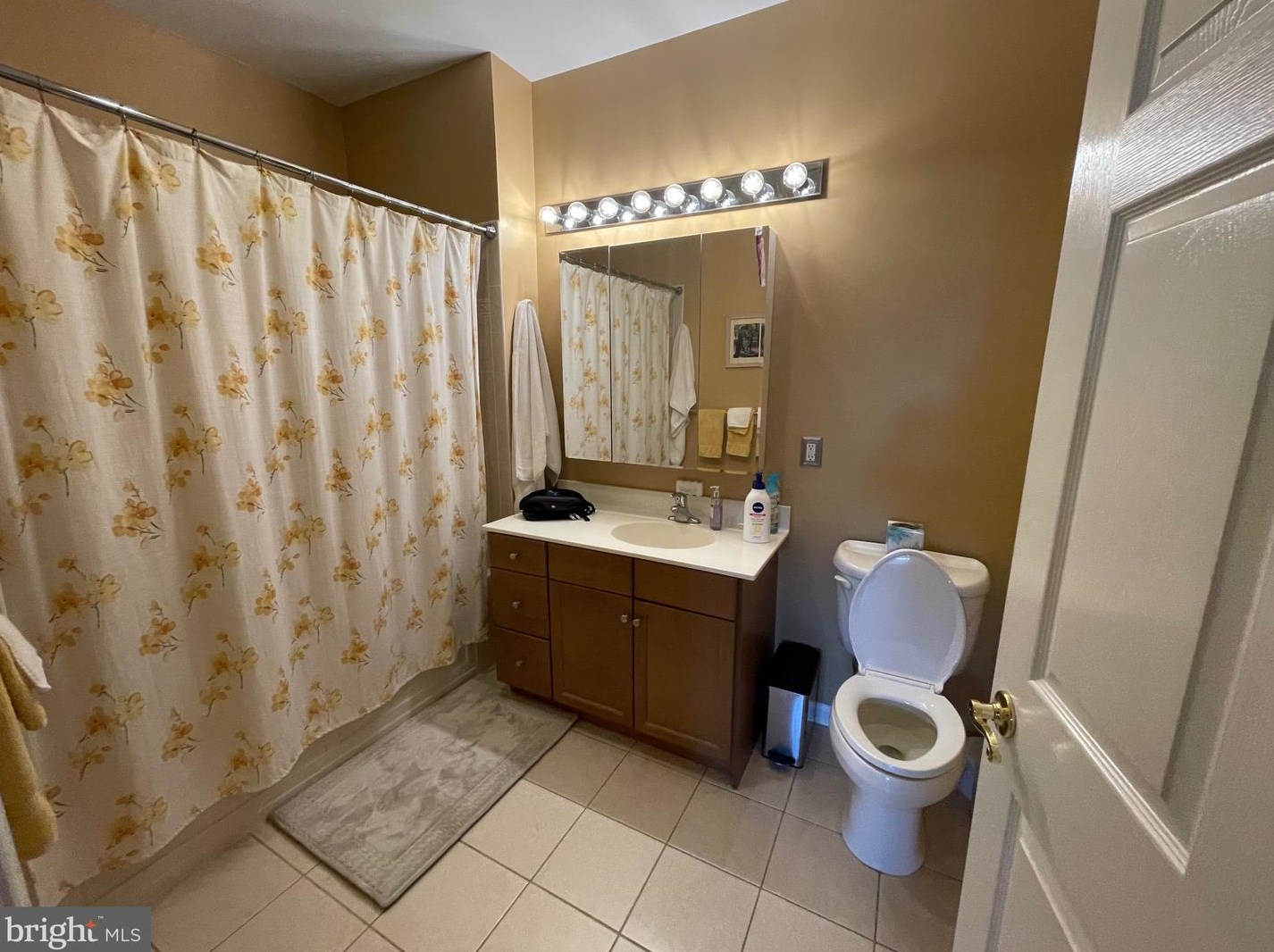 213 Masterson Ct, Trenton NJ  08618-1438 exterior