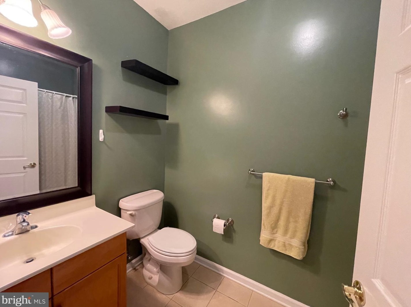 221 Masterson Ct, Trenton NJ  08618-1438 exterior
