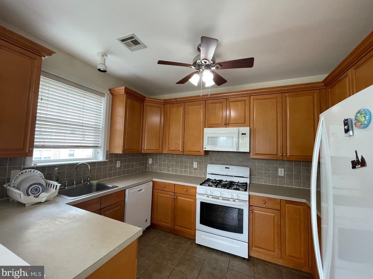 221 Masterson Ct, Trenton NJ  08618-1438 exterior