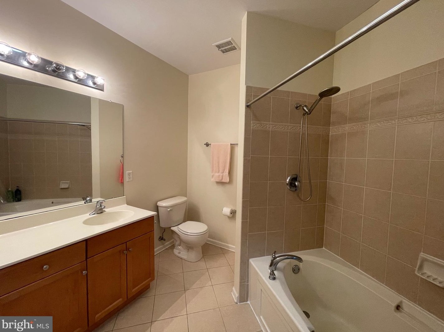 221 Masterson Ct, Trenton NJ  08618-1438 exterior