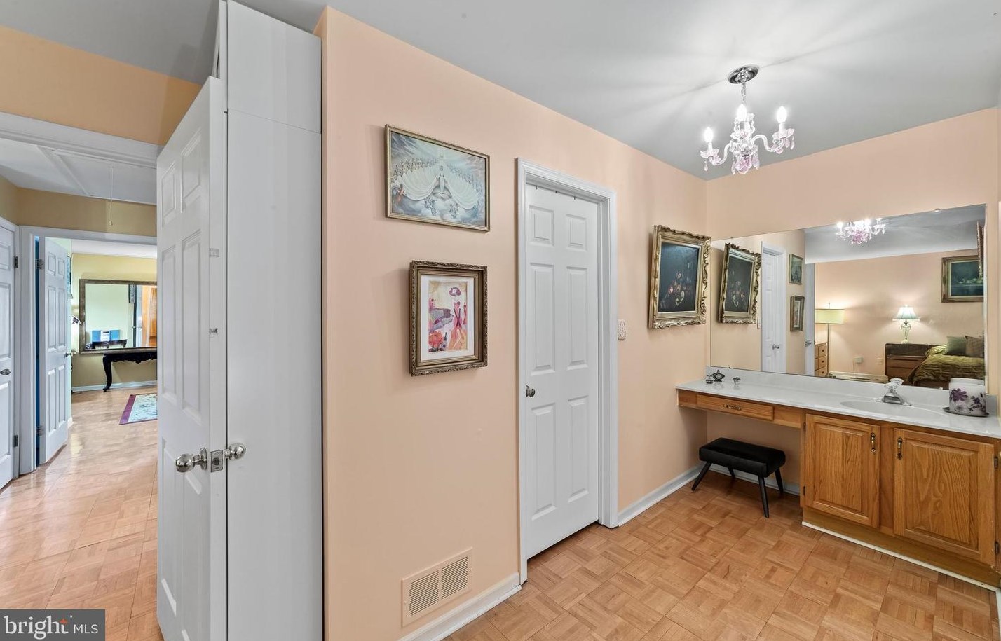 25 Exeter Ct, Princeton NJ 08540-7048 exterior