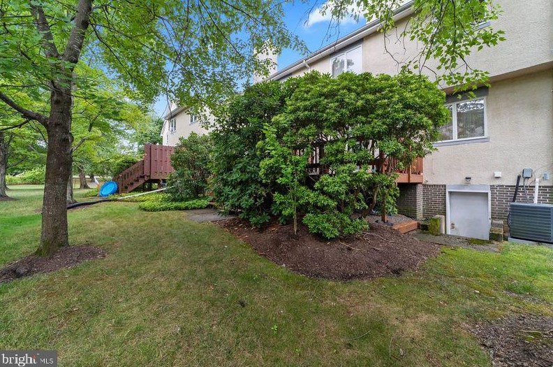 25 Exeter Ct, Princeton NJ 08540-7048 exterior