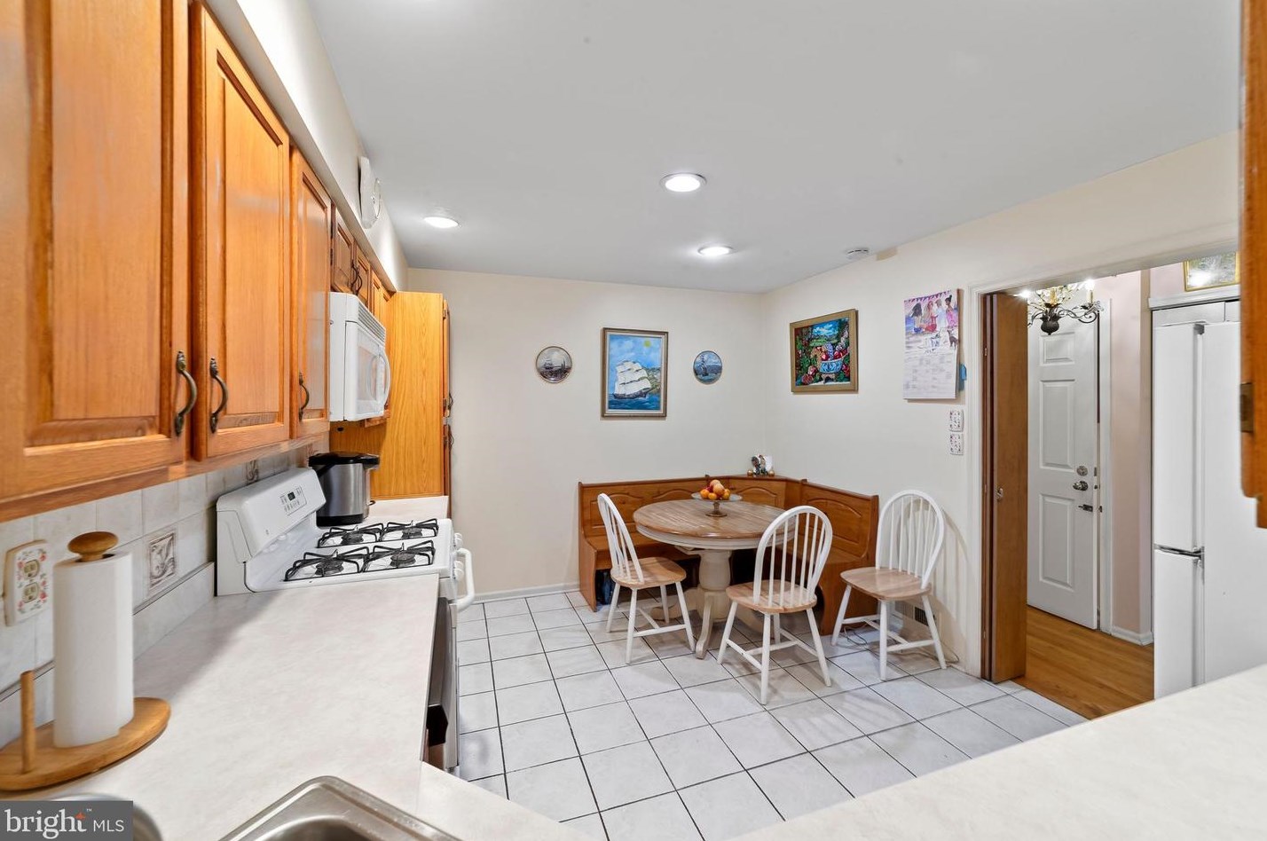 25 Exeter Ct, Princeton NJ 08540-7048 exterior