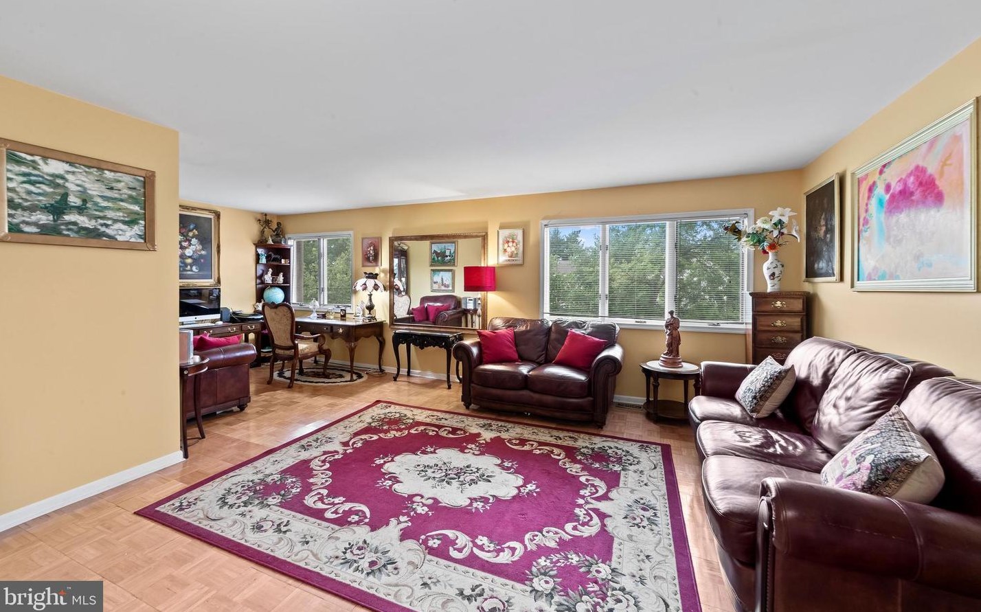 25 Exeter Ct, Princeton NJ 08540-7048 exterior