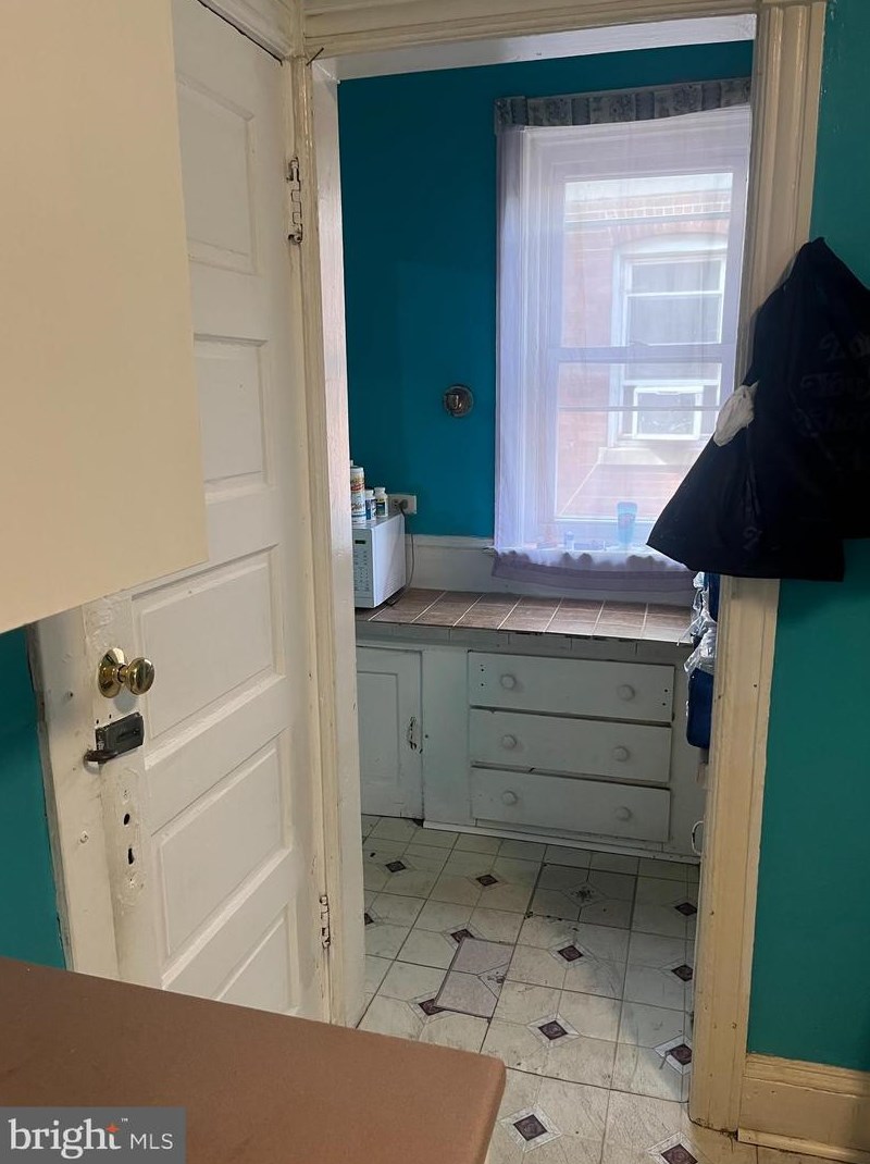 460 Hamilton Ave, Trenton NJ 08609-2709 exterior