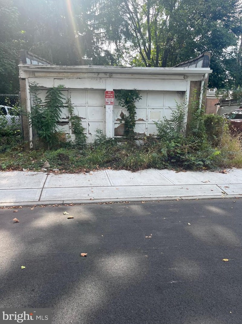 460 Hamilton Ave, Trenton NJ 08609-2709 exterior