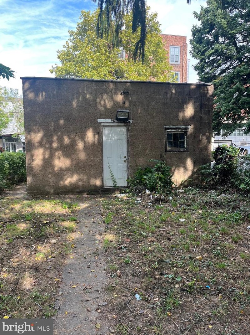 460 Hamilton Ave, Trenton NJ 08609-2709 exterior