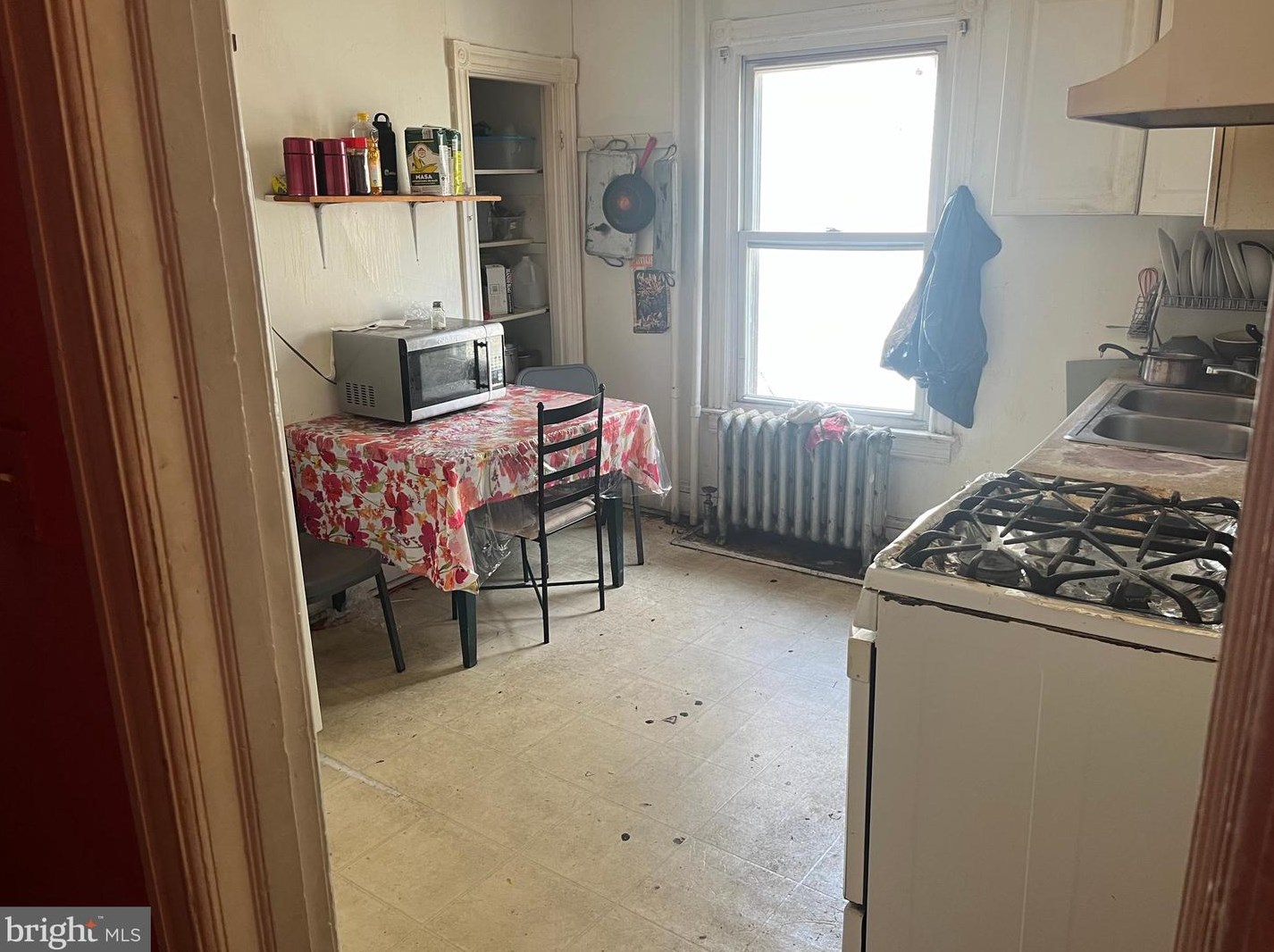 460 Hamilton Ave, Trenton NJ 08609-2709 exterior