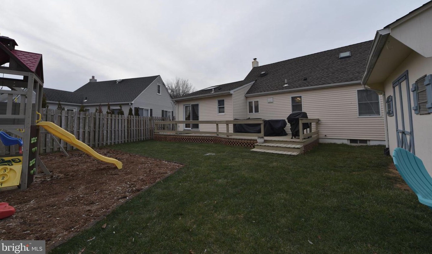 17 Maguire Rd, Trenton NJ 08690-1608 exterior