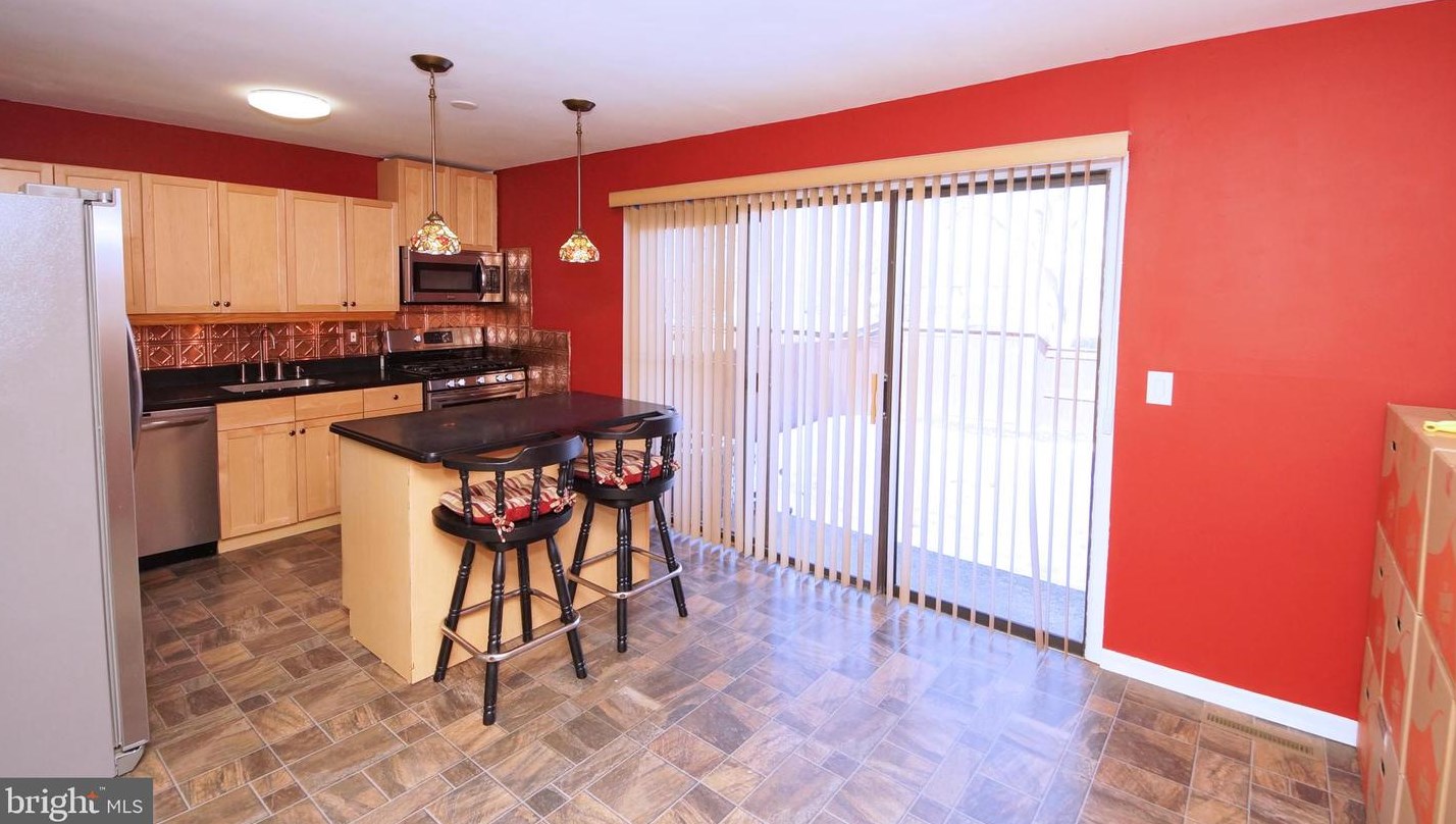 844 Jamestown Rd, East Windsor NJ 08520-5644 exterior