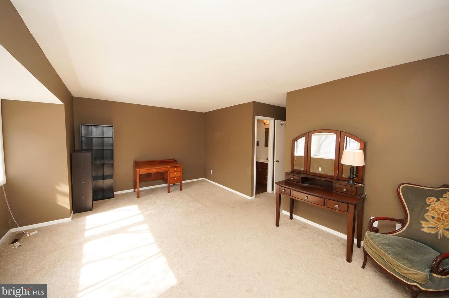 844 Jamestown Rd, East Windsor NJ 08520-5644 exterior