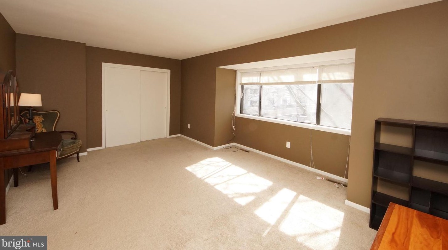 844 Jamestown Rd, East Windsor NJ 08520-5644 exterior