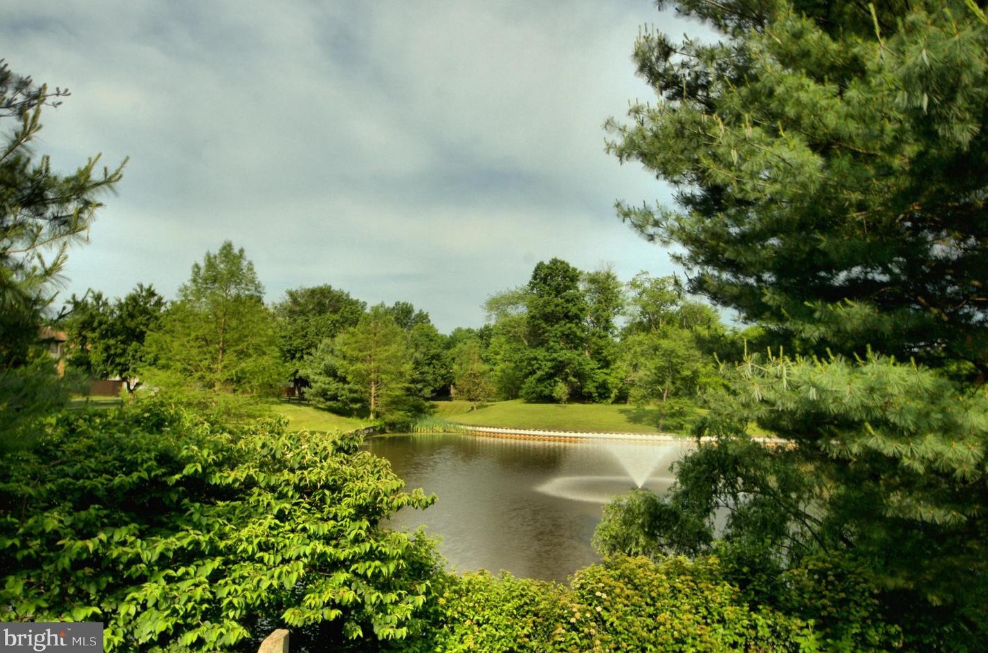 844 Jamestown Rd, East Windsor NJ 08520-5644 exterior