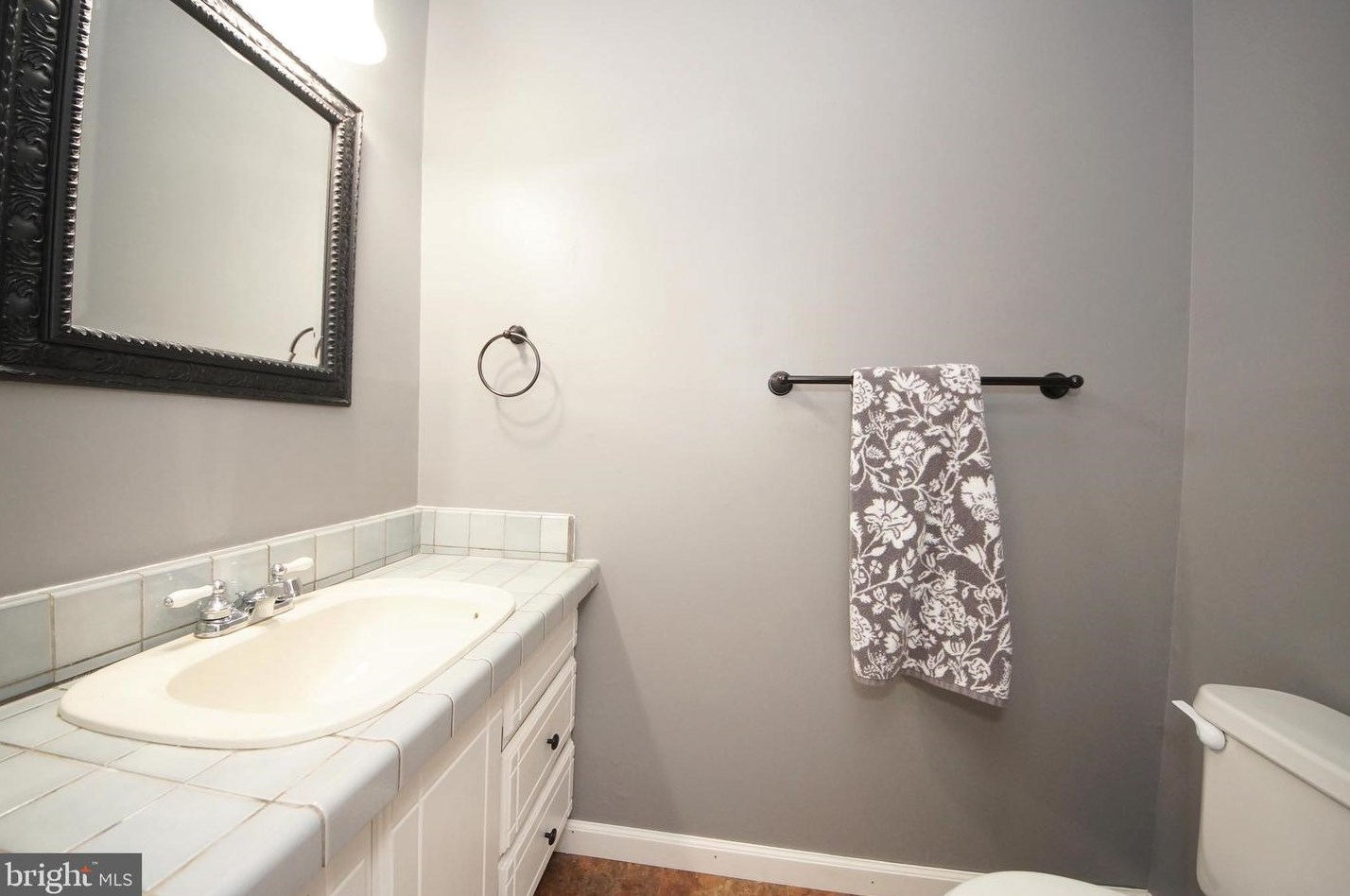 844 Jamestown Rd, East Windsor NJ 08520-5644 exterior