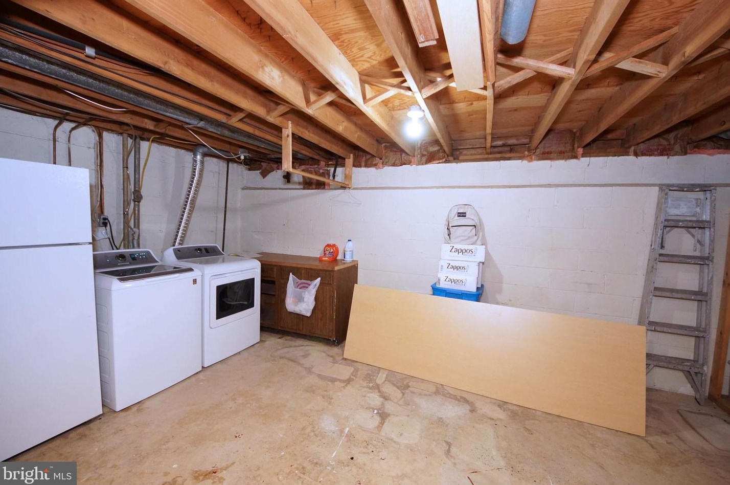 844 Jamestown Rd, East Windsor NJ 08520-5644 exterior