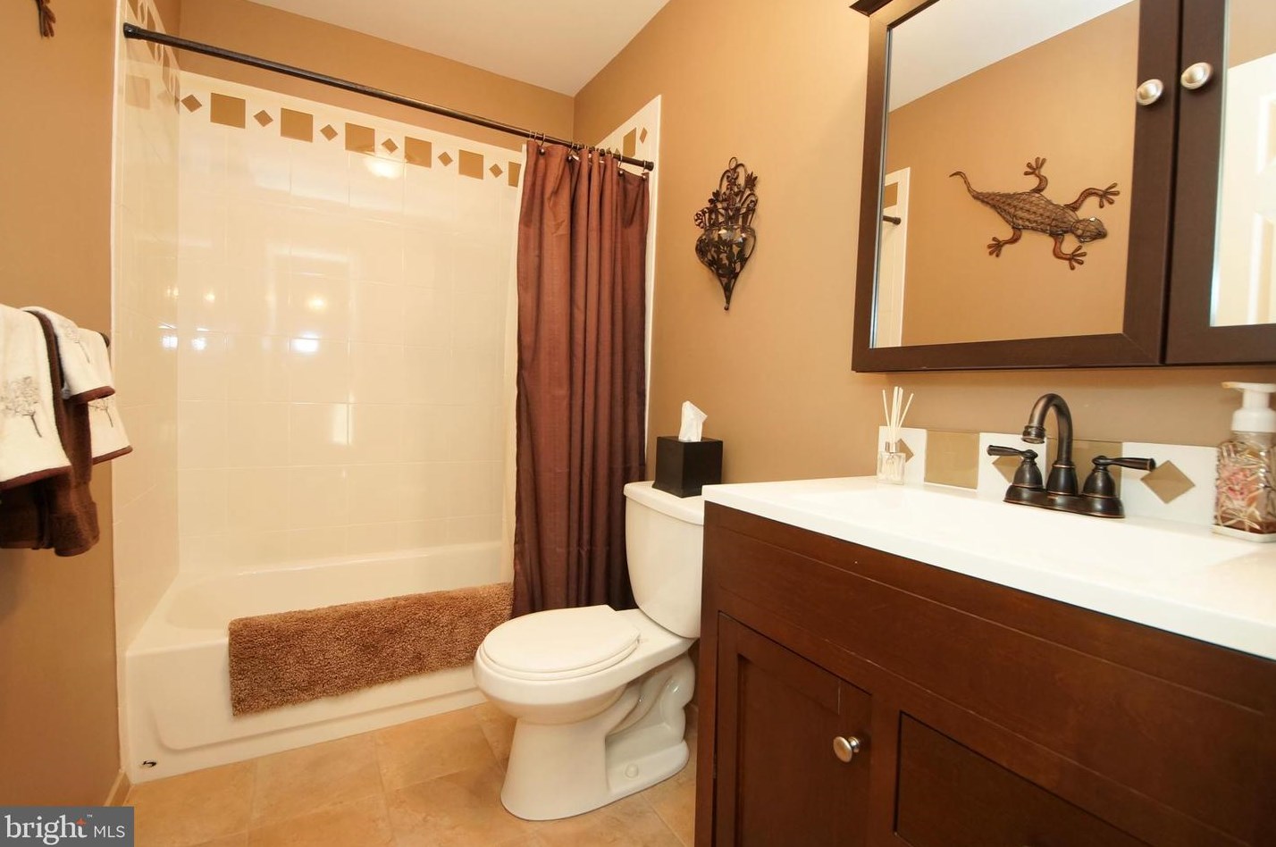 159 Henderson Pl, East Windsor NJ  08520-5708 exterior