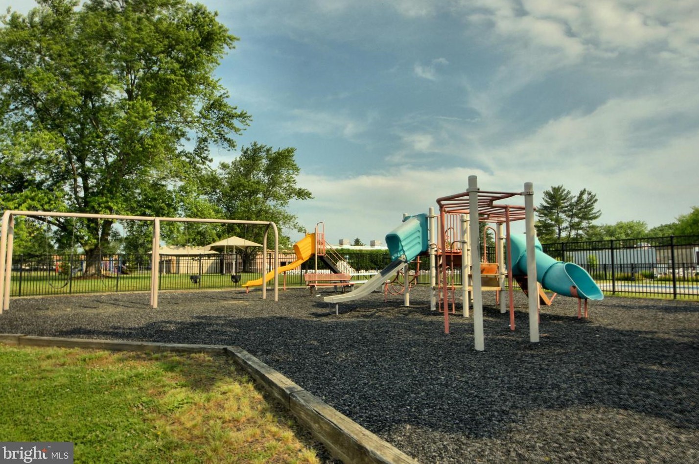 159 Henderson Pl, East Windsor NJ  08520-5708 exterior