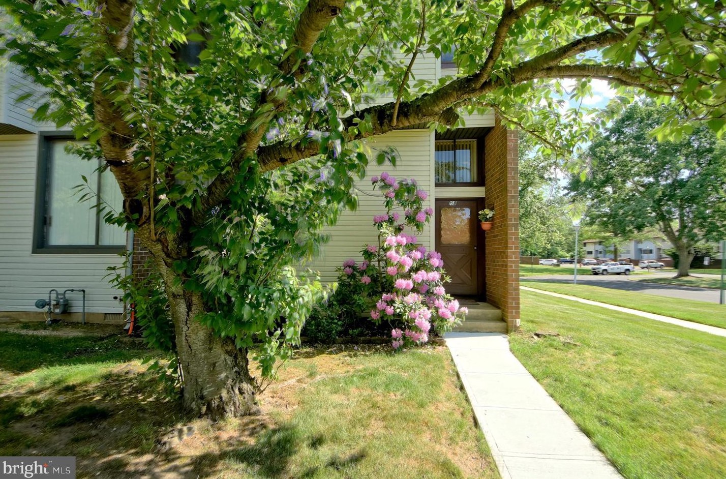 159 Henderson Pl, East Windsor NJ  08520-5708 exterior