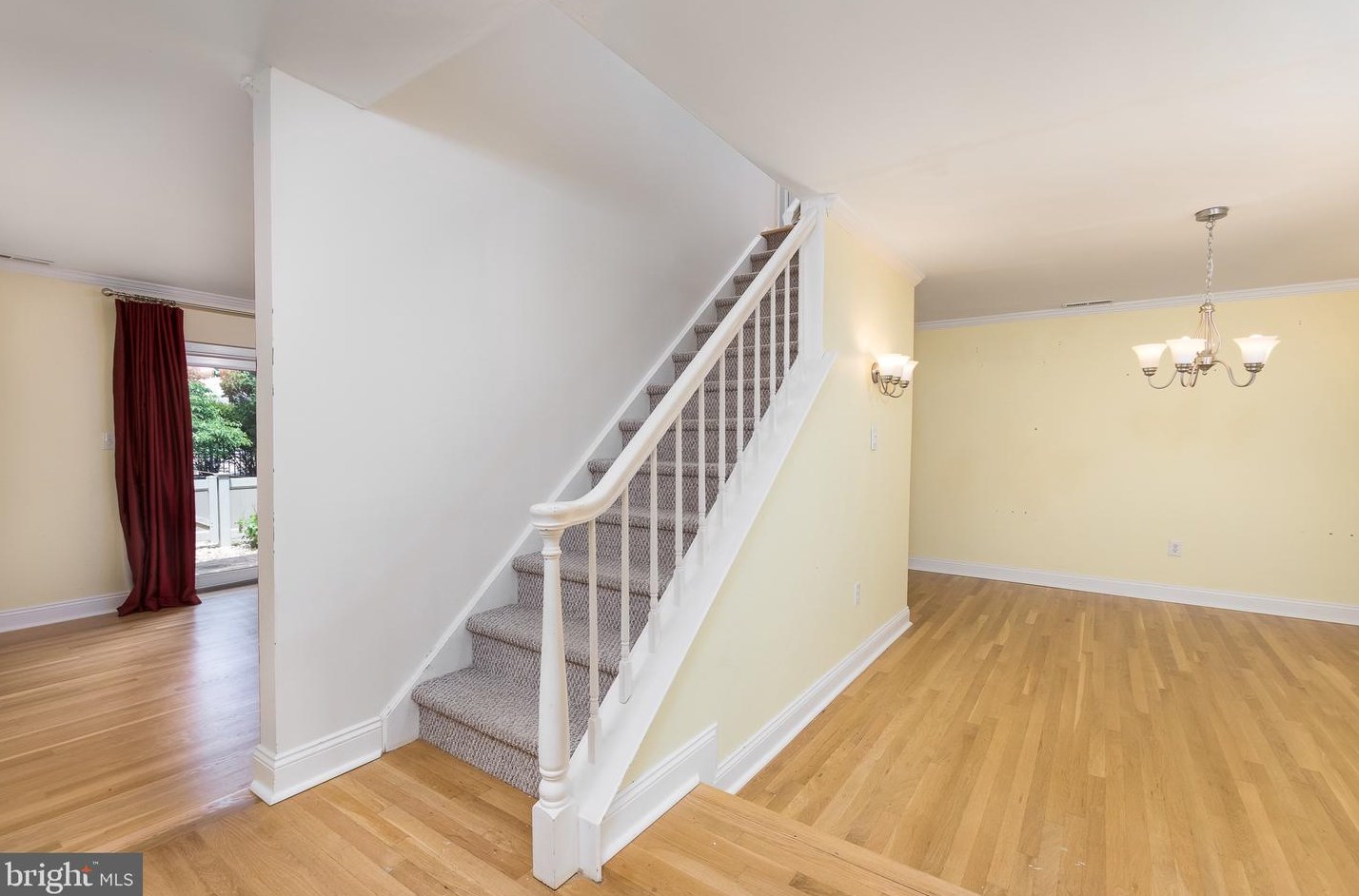 69 Thoreau Dr, Plainsboro NJ 08536-3034 exterior