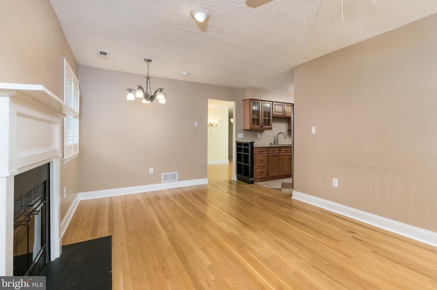 69 Thoreau Dr, Plainsboro NJ 08536-3034 exterior