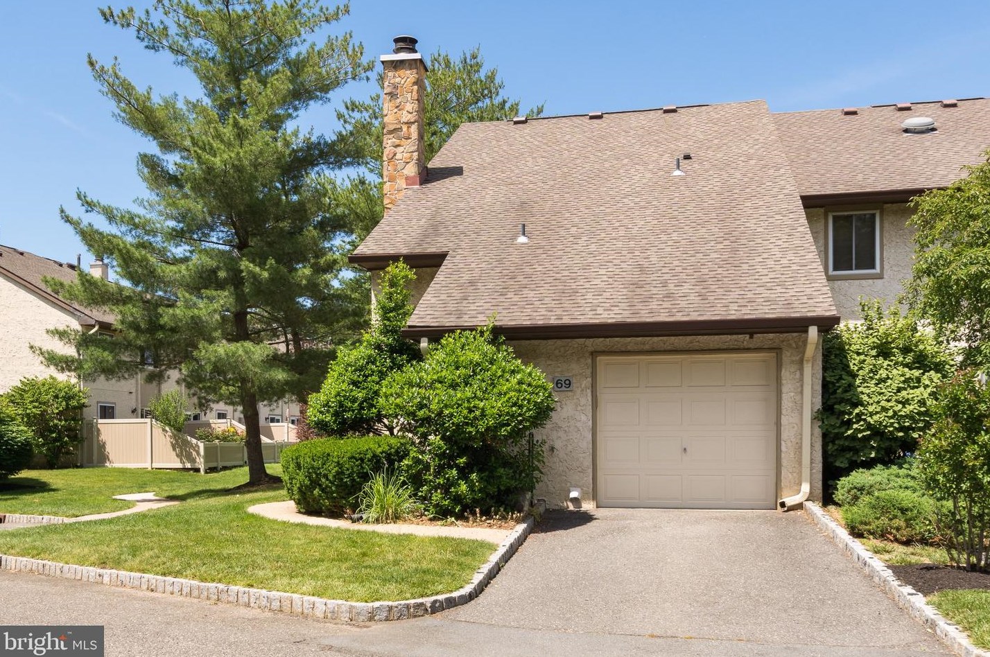 69 Thoreau Dr, Plainsboro NJ 08536-3034 exterior