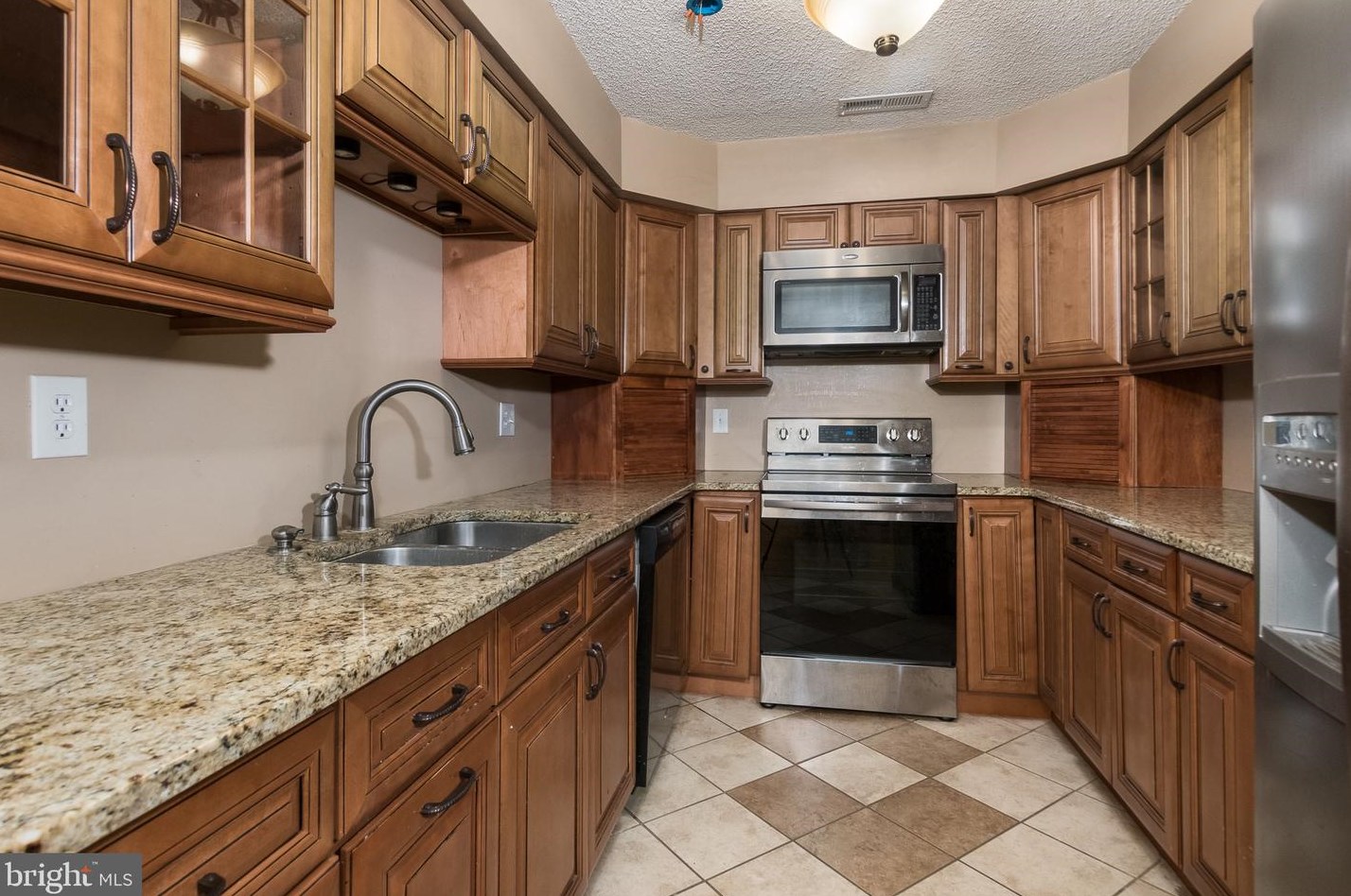 69 Thoreau Dr, Plainsboro NJ 08536-3034 exterior