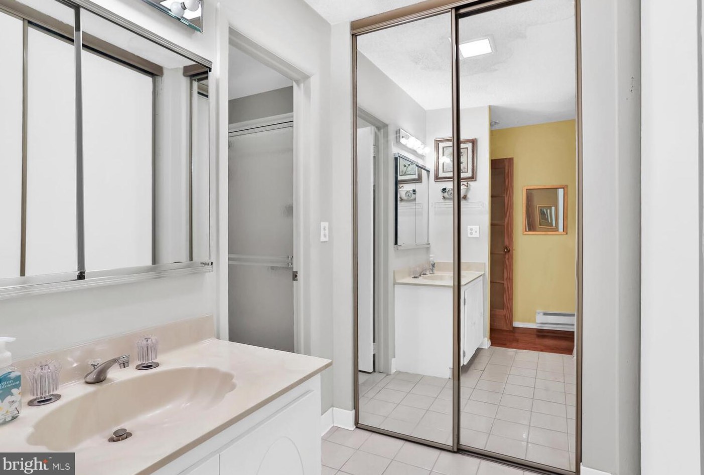 369 Metuchen Dr, Monroe Twp NJ exterior