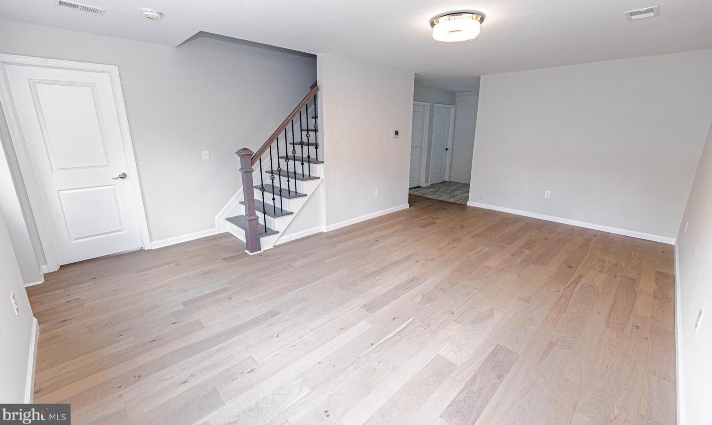 7 Sheridan St, Monroe Twp NJ  08831-1212 exterior