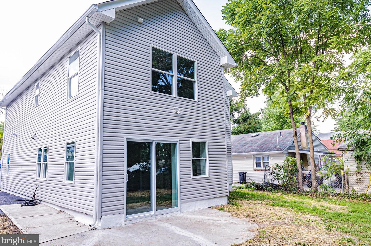 7 Sheridan St, Monroe Twp NJ  08831-1212 exterior