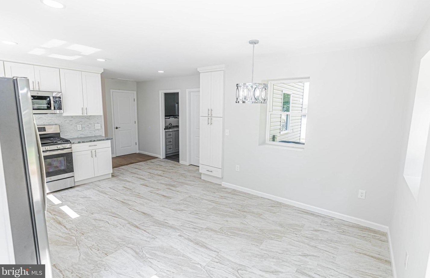 7 Sheridan St, Monroe Twp NJ  08831-1212 exterior