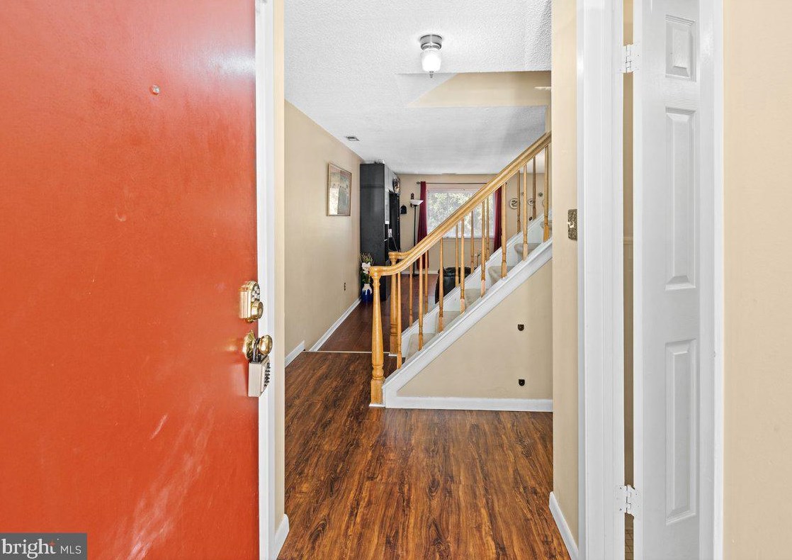 43 Thoreau Dr, Plainsboro NJ  08536-3020 exterior