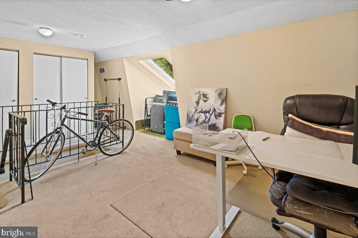 43 Thoreau Dr, Plainsboro NJ  08536-3020 exterior