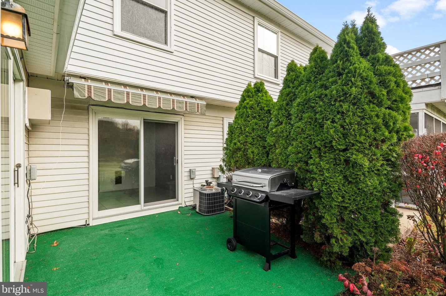 432 Andover Dr, Monroe Twp NJ 08831-7612 exterior