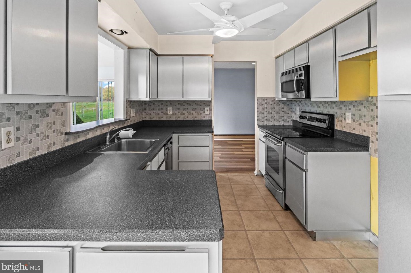 432 Andover Dr, Monroe Twp NJ 08831-7612 exterior