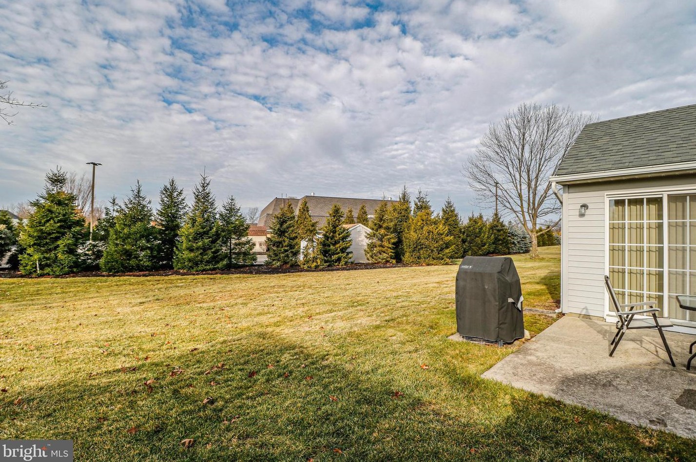 664 Azalea Plz, Monroe Township NJ  08831-5212 exterior