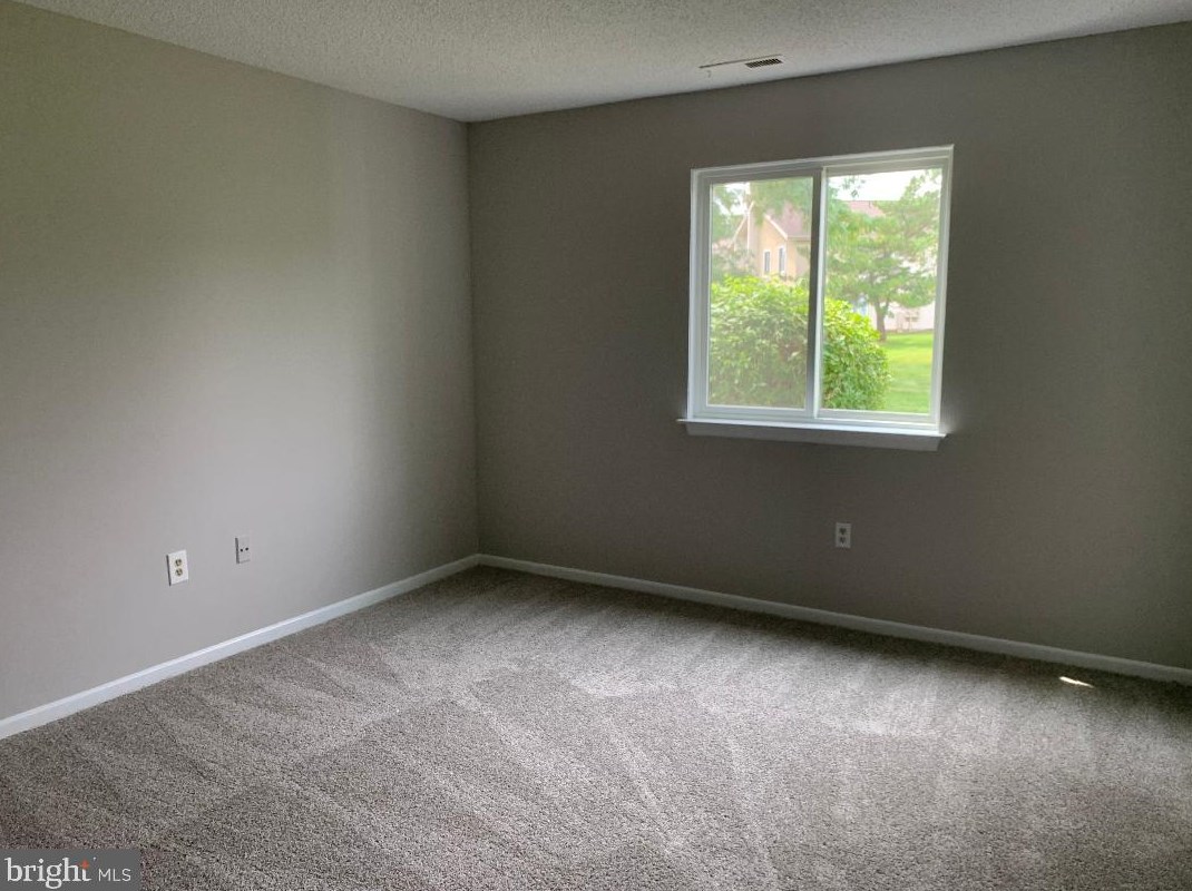 8111 Tamarron Dr, Plainsboro NJ  08536-4340 exterior