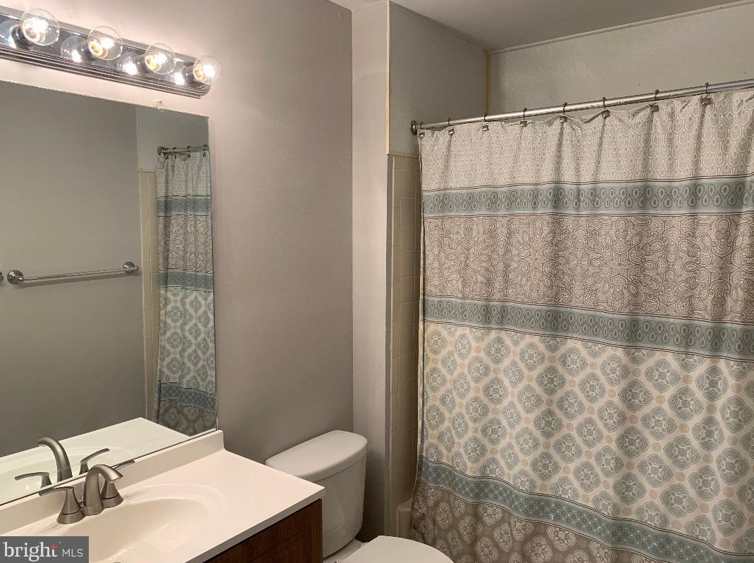 8111 Tamarron Dr, Plainsboro NJ  08536-4340 exterior