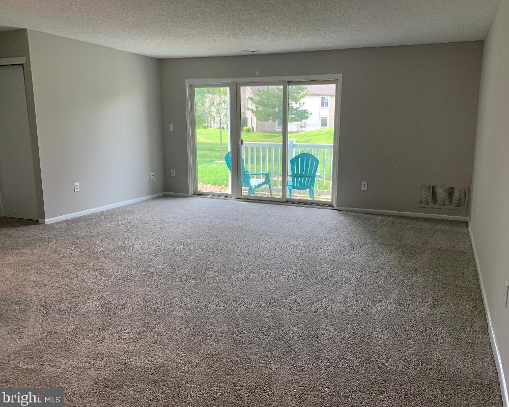 8111 Tamarron Dr, Plainsboro NJ  08536-4316 exterior