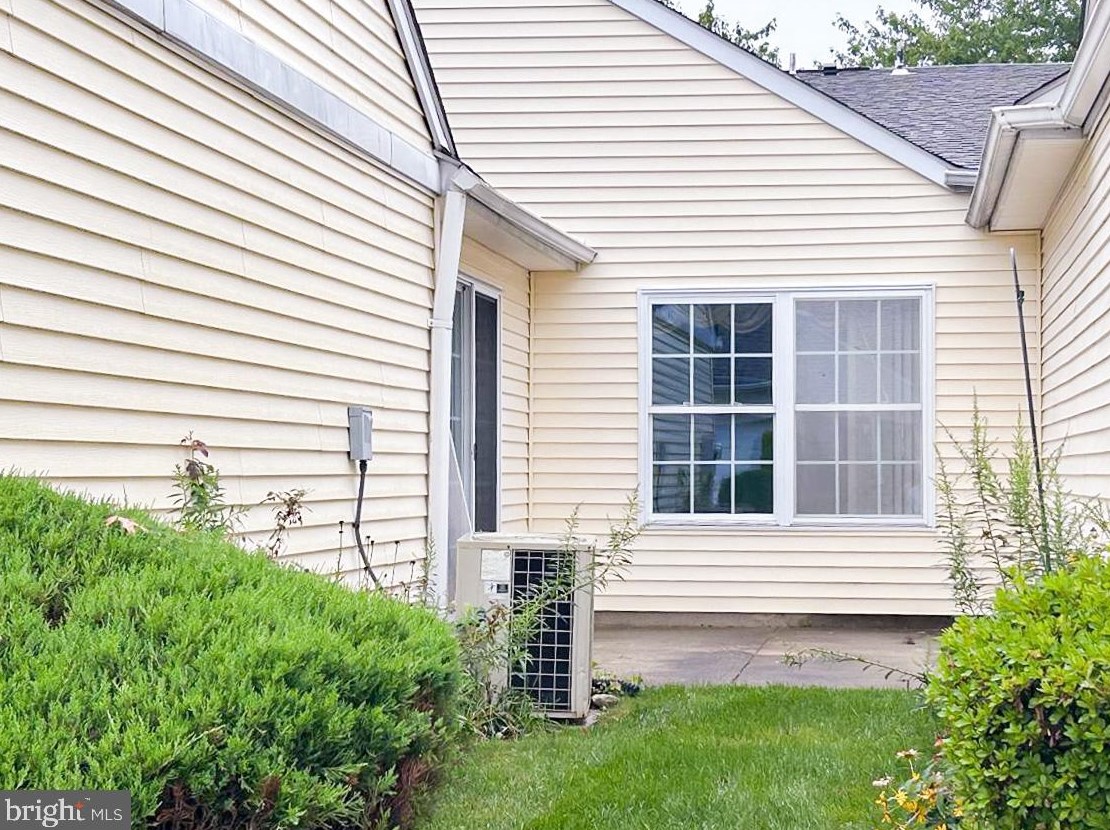 193 Tanager Dr, Monroe Twp NJ exterior