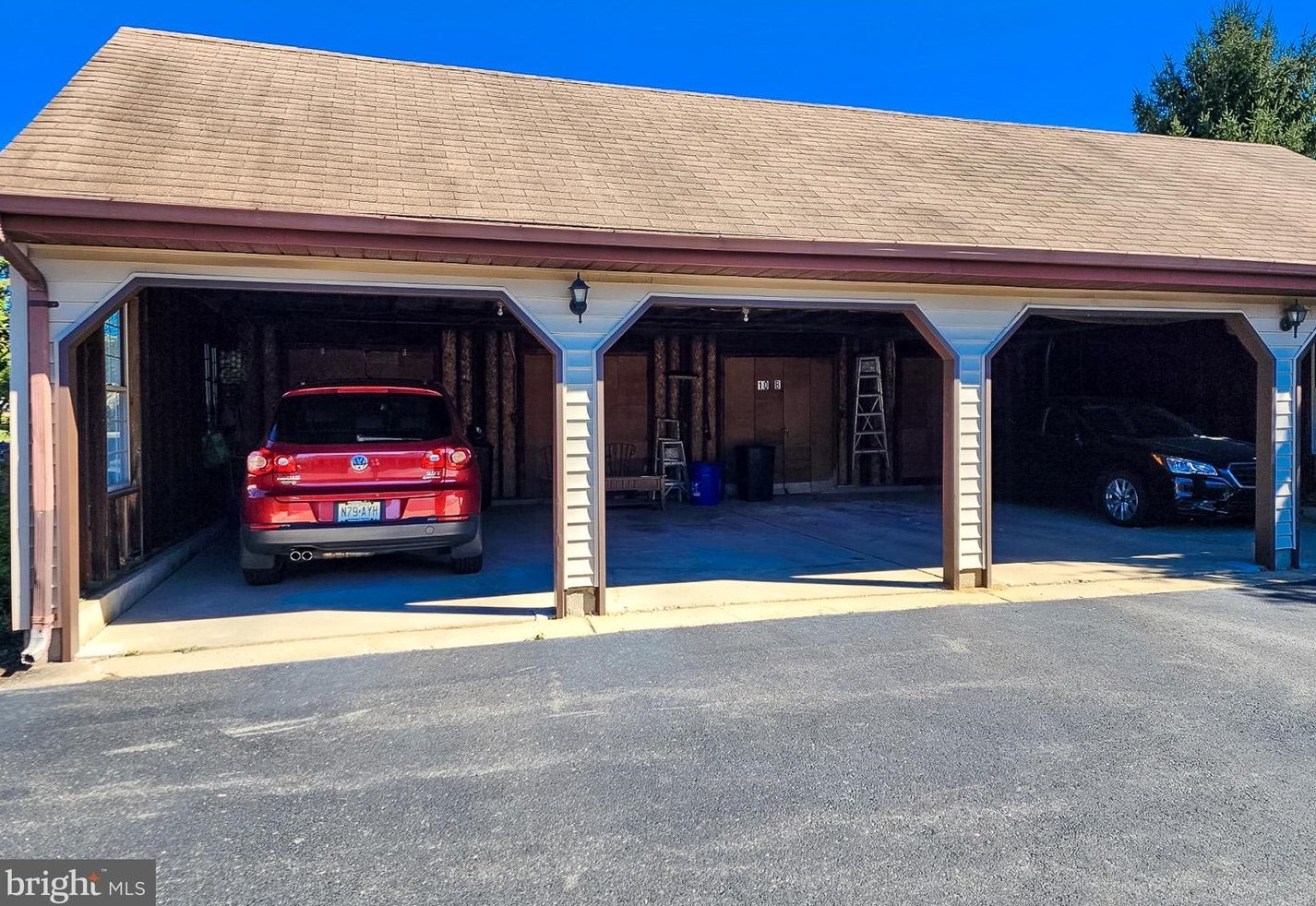 10 John Adams Ct, Monroe Twp NJ  08831-5451 exterior