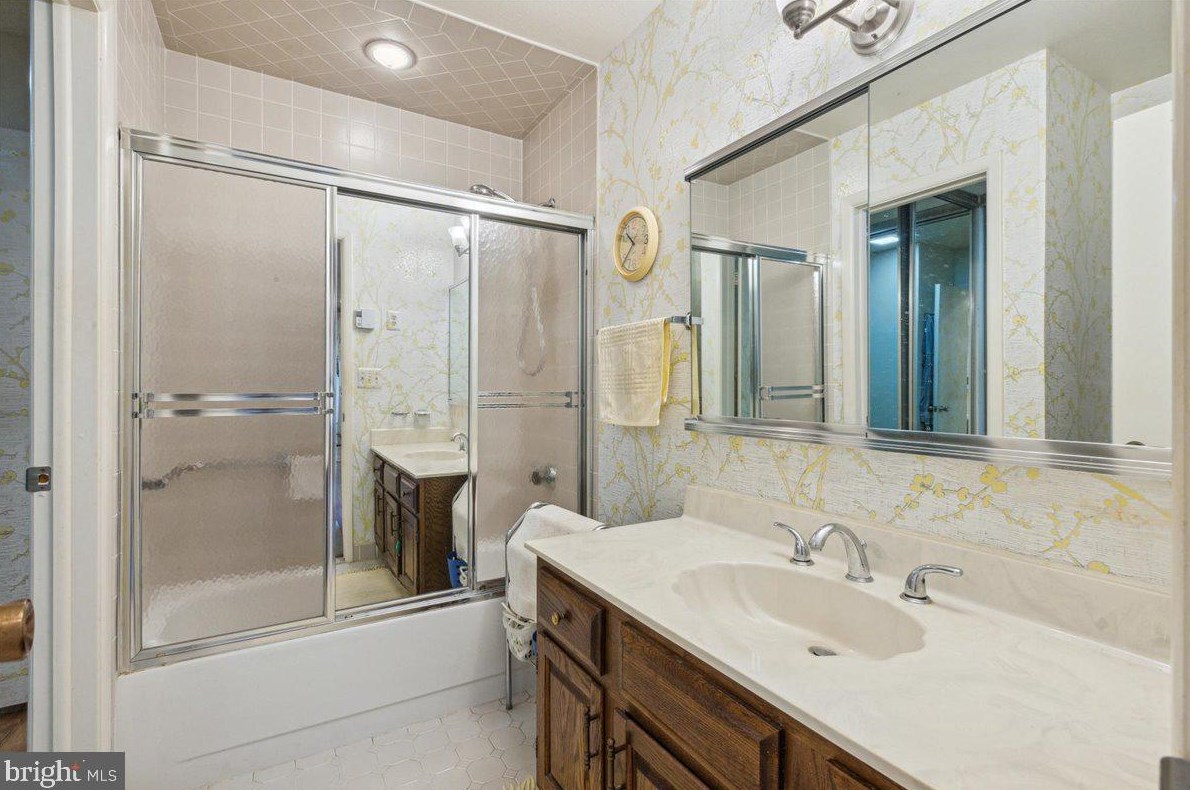 420 Andover Dr, Monroe Twp NJ 08831-7612 exterior