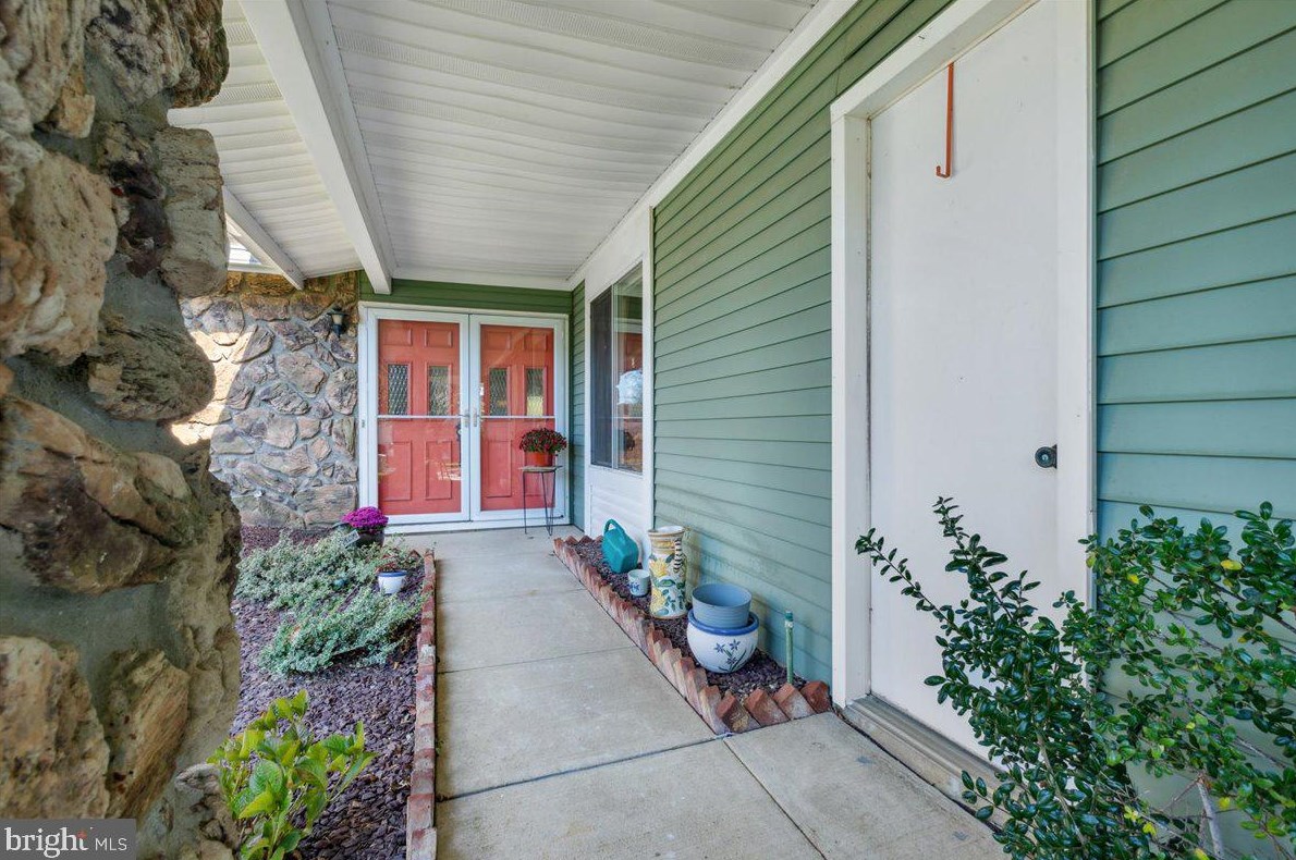 420 Andover Dr, Monroe Twp NJ 08831-7612 exterior