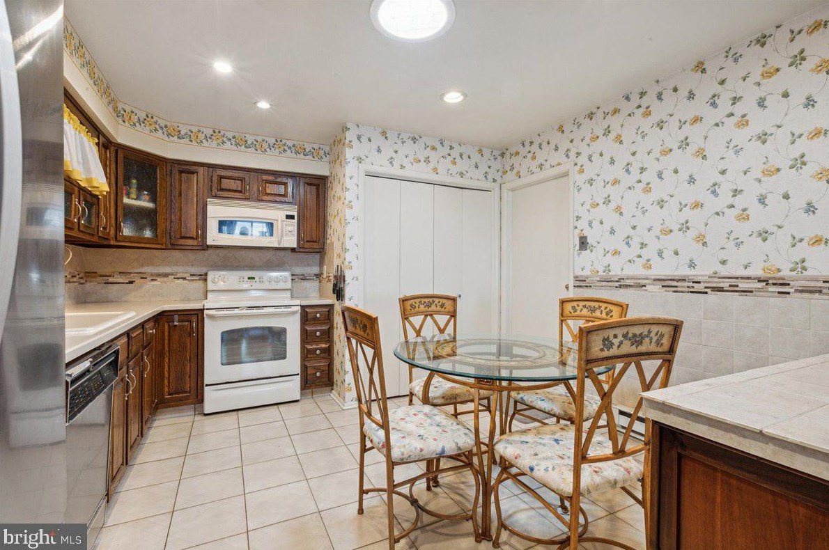 420 Andover Dr, Monroe Twp NJ 08831-7612 exterior