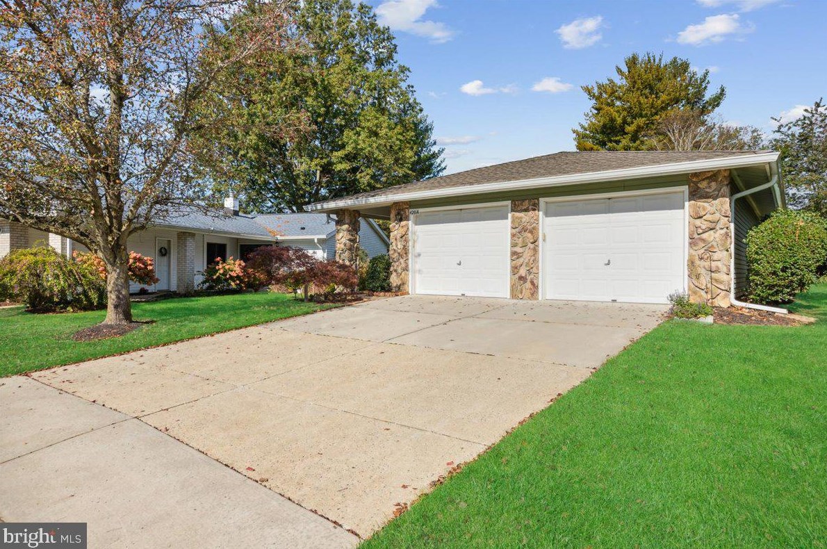 420 Andover Dr, Monroe Twp NJ 08831-7612 exterior