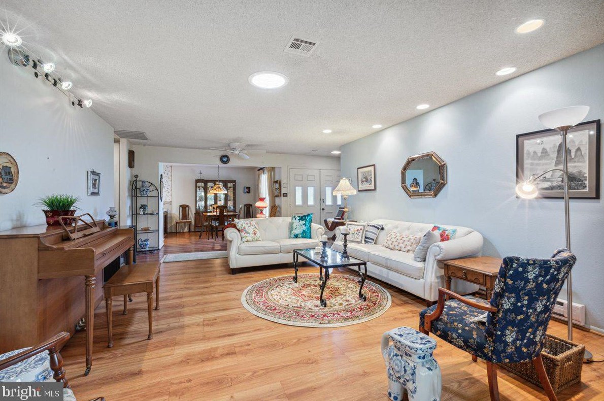 420 Andover Dr, Monroe Twp NJ 08831-7612 exterior