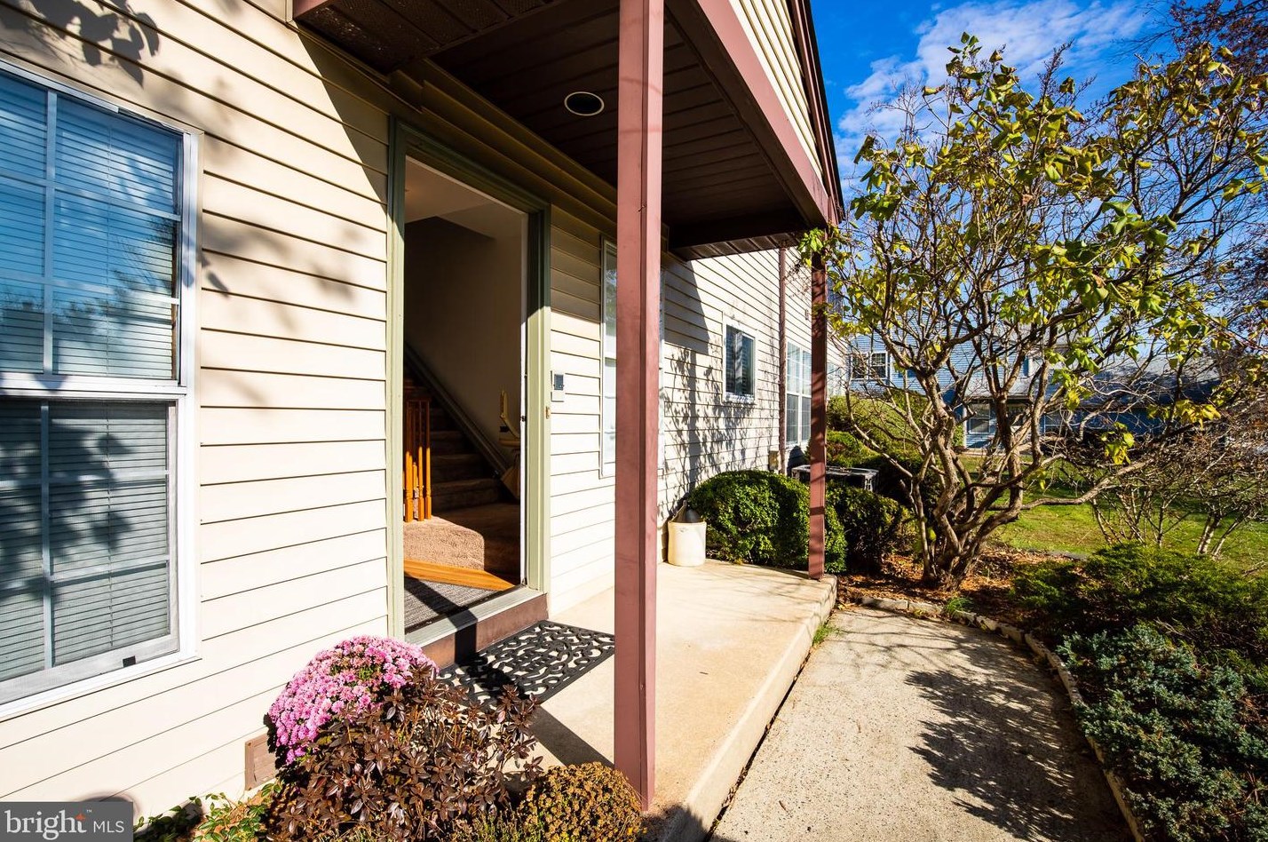 59 Yorkshire Dr, Monroe Twp NJ  08831-4942 exterior