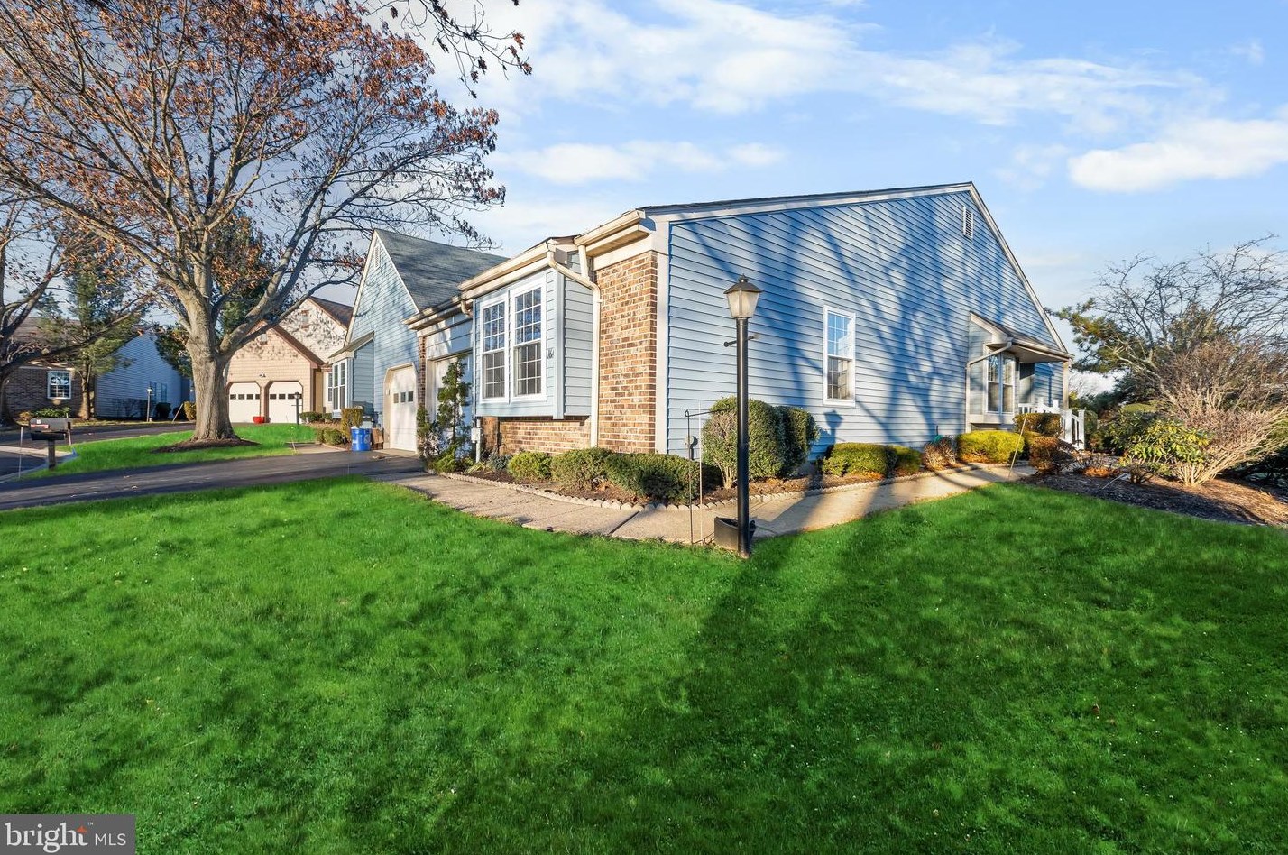 16 Patrick Henry Ct, Monroe Twp NJ  08831-5476 exterior