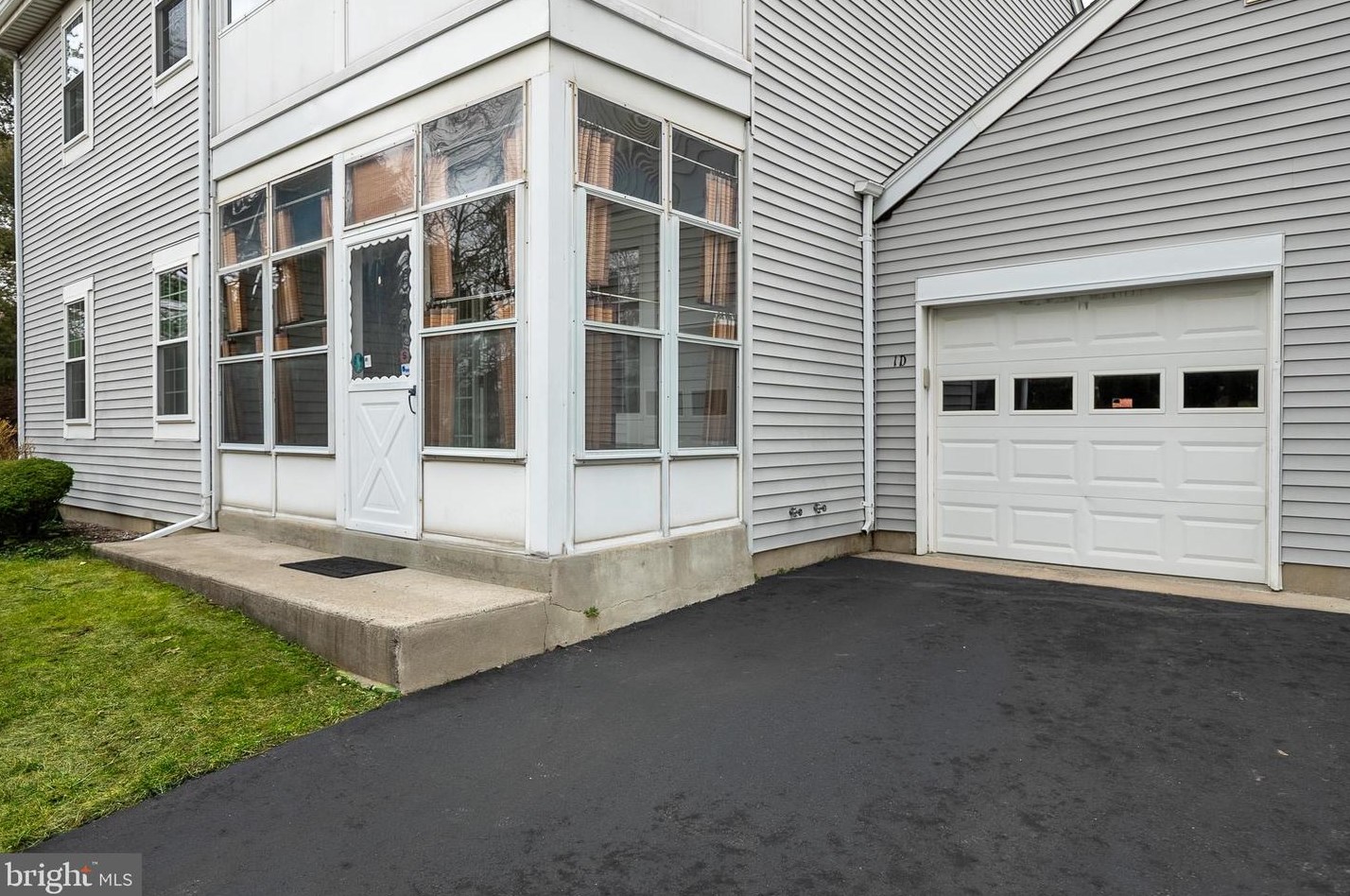 1 Melborn Dr, Monroe Twp NJ  08831-4754 exterior