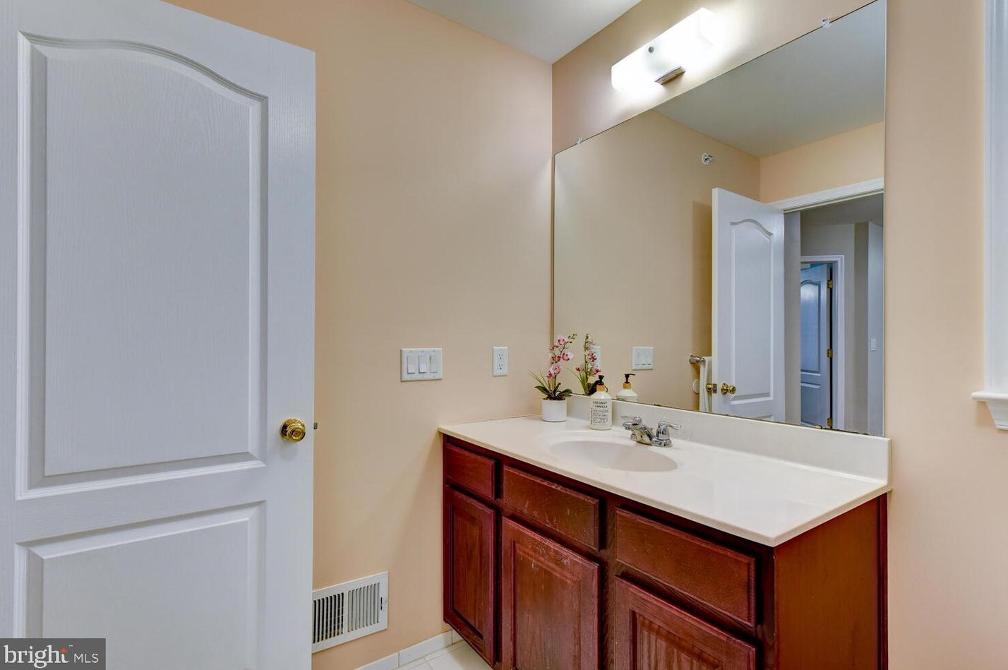 113 Morgan Way, Monroe Twp NJ 08831-4101 exterior