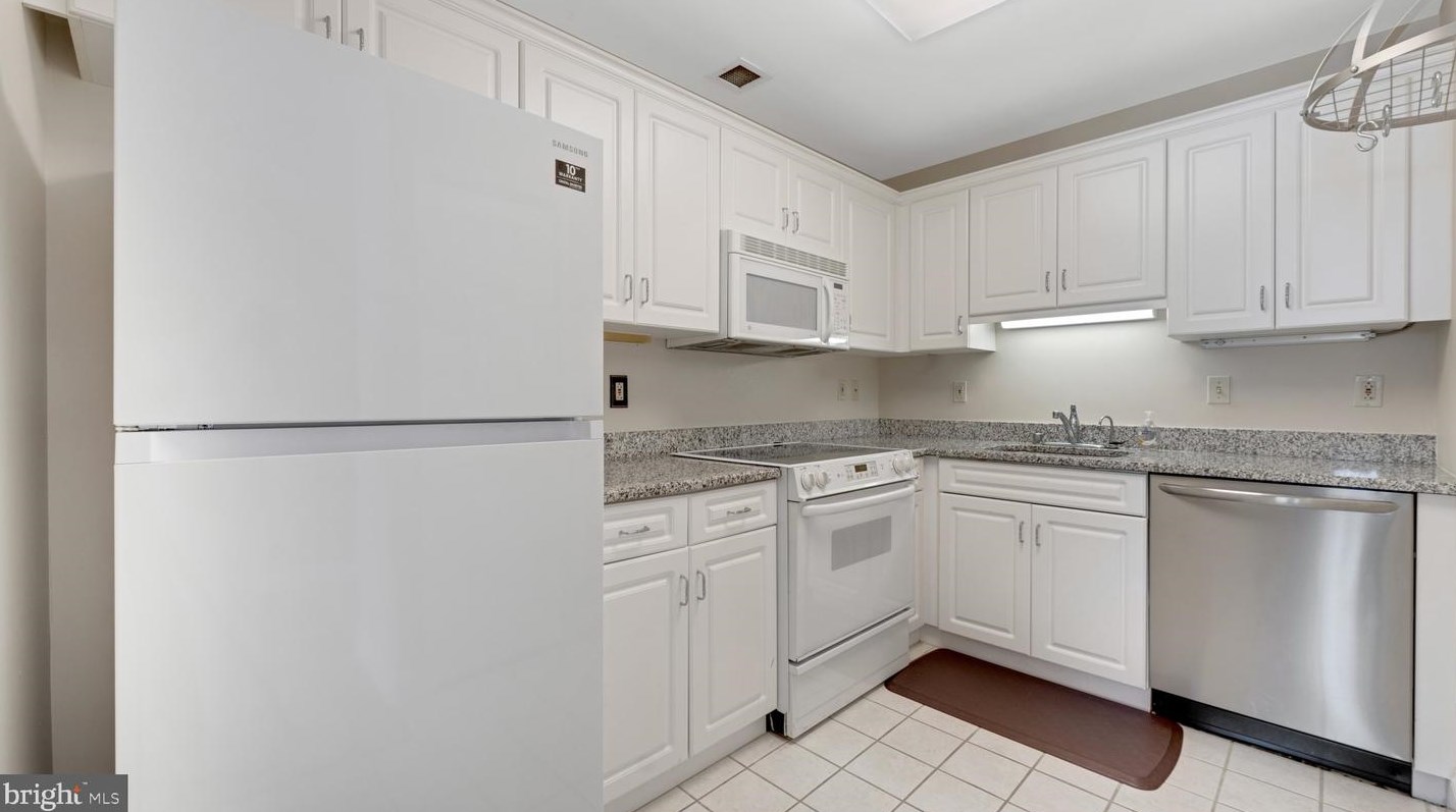 2304 Windrow Dr, Princeton NJ 08540-5020 exterior